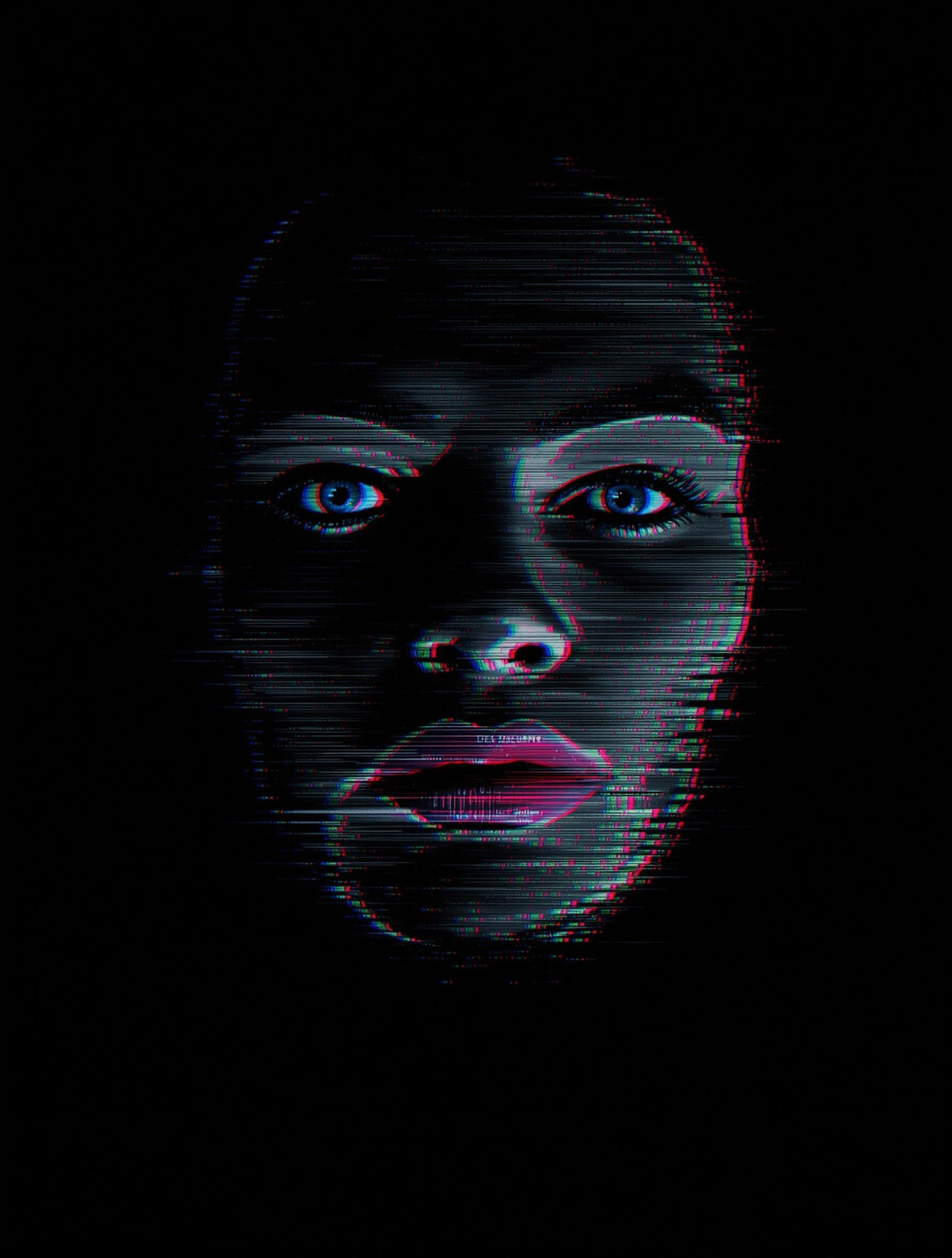 Visage numérique glitché montrant artefacts et désalignement des yeux et de la bouche